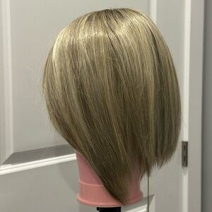 NEW Belle Tress Anatolia Wig In Rootbeer Float Blonde! Beautiful Short Bob